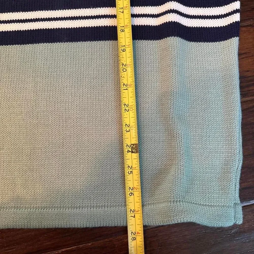 BDG Men's sweater size Medium- NWT